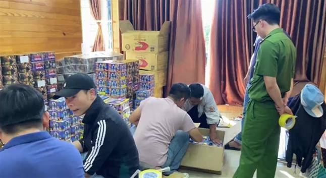 Công an tỉnh Lâm Đồng vừa triệt phá 01 chuyên án, bắt nhóm đối tượng mua bán, tàng trữ 600 kg pháo nổ.
